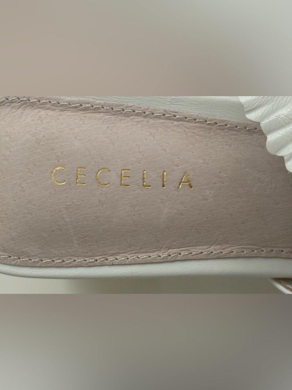 Cecelia New York Leather Hibiscus Chunky Block 2.5” Heel Sz 6 Reshapable Flower. - Picture 3 of 15